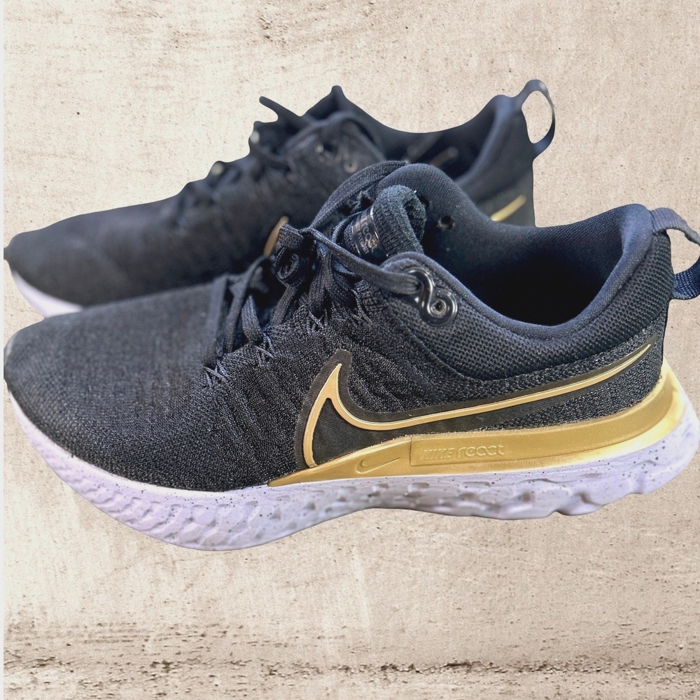 Nike Epic React Flyknit 2 Black Gold Womens Size 8 Running Shoes